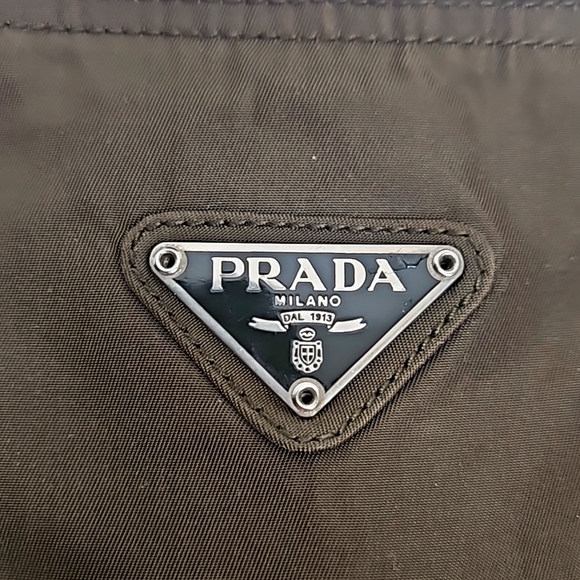 Authentic Prada Tundra Tessuto Crossbody Unisex - Picture 4 of 15